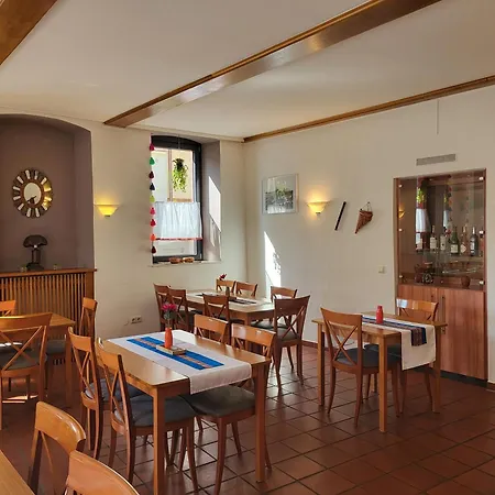 Szálloda Eisenbahn - Peruanisches Restaurant - Zentral In Karlstadt-fahrradfahrer- Und Familienfreundlich *